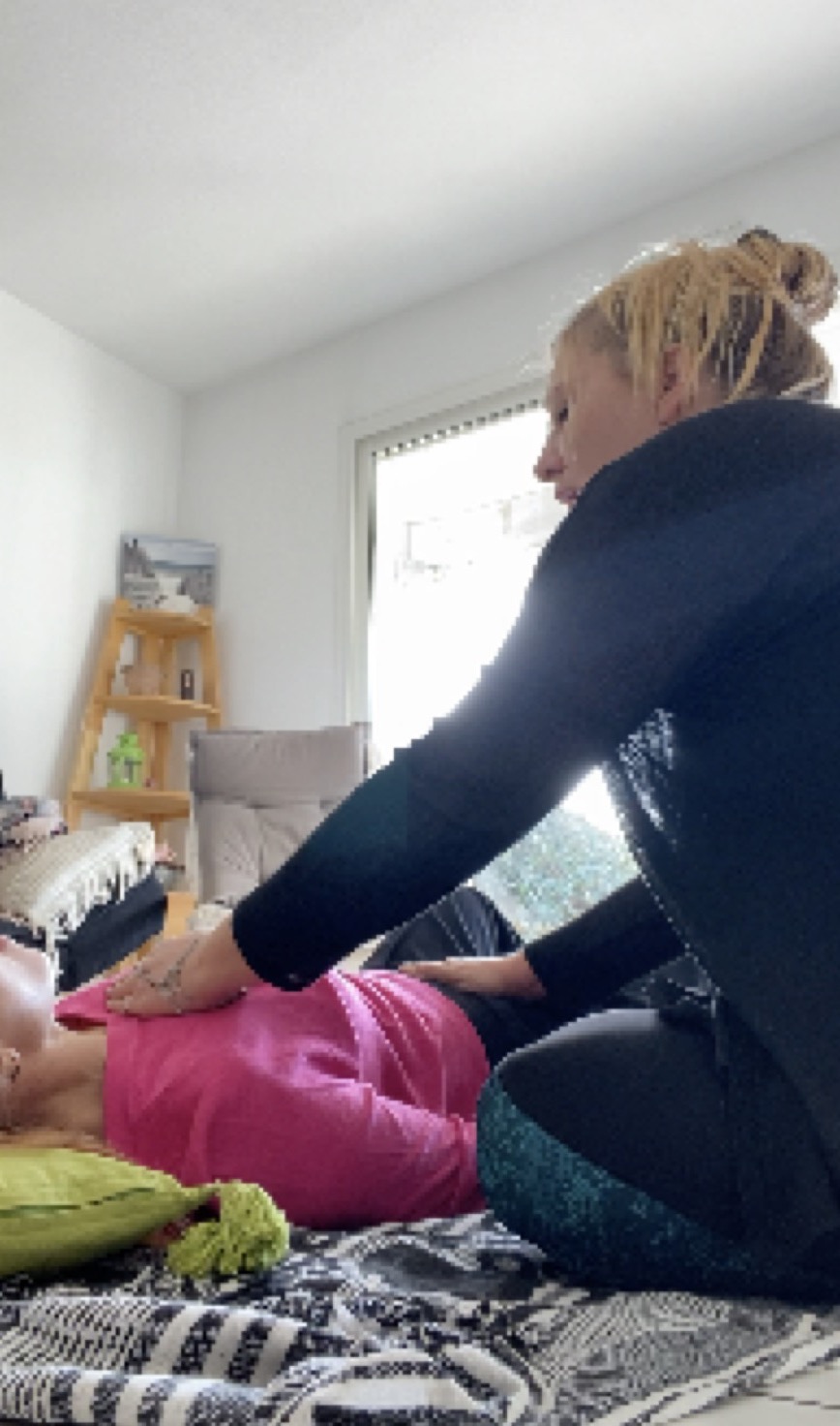 Séance de soin individuel, allongée