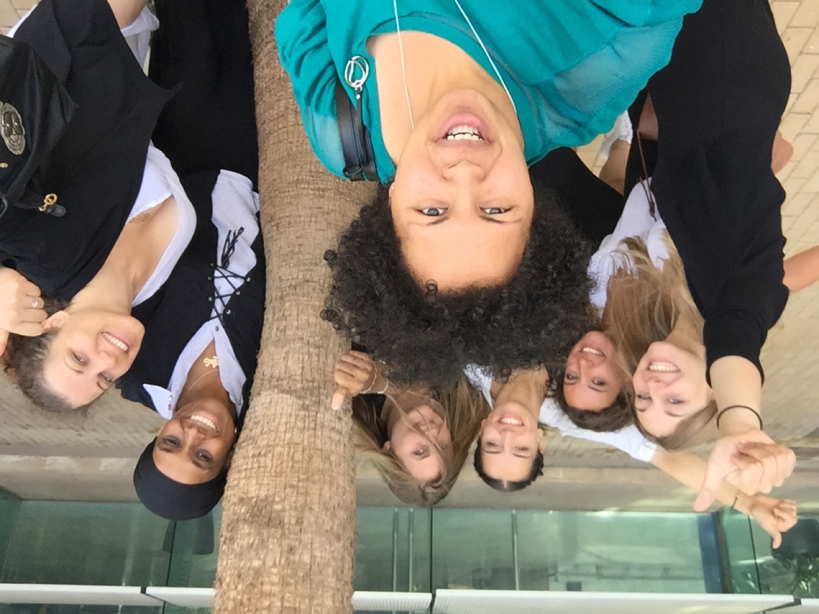 Groupe souriant lors d'une retraite à Lanzarote